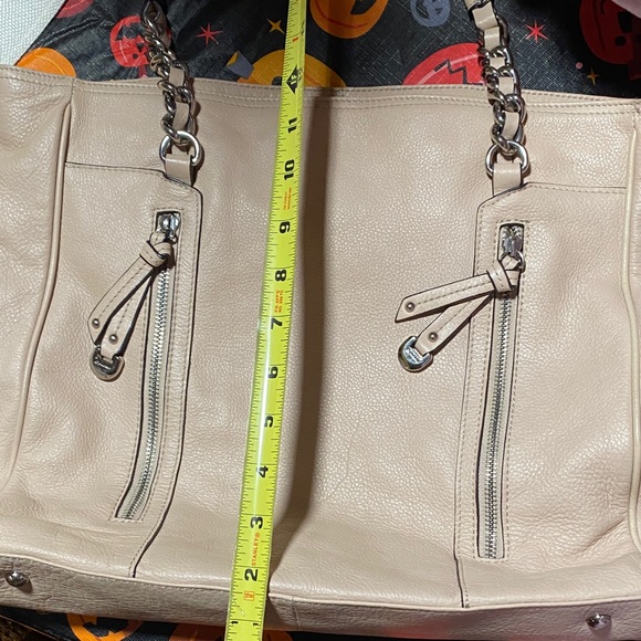 B. Makowsky Elegant pale pink leather Tote Bag - Picture 14 of 16